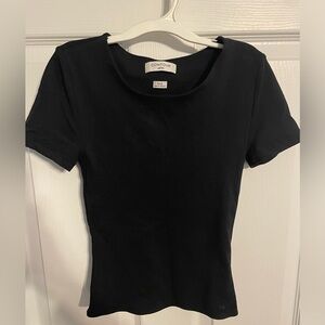 Aritzia contour tee shirt